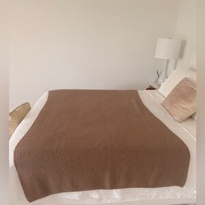 Donna Karan Essentials Blanket